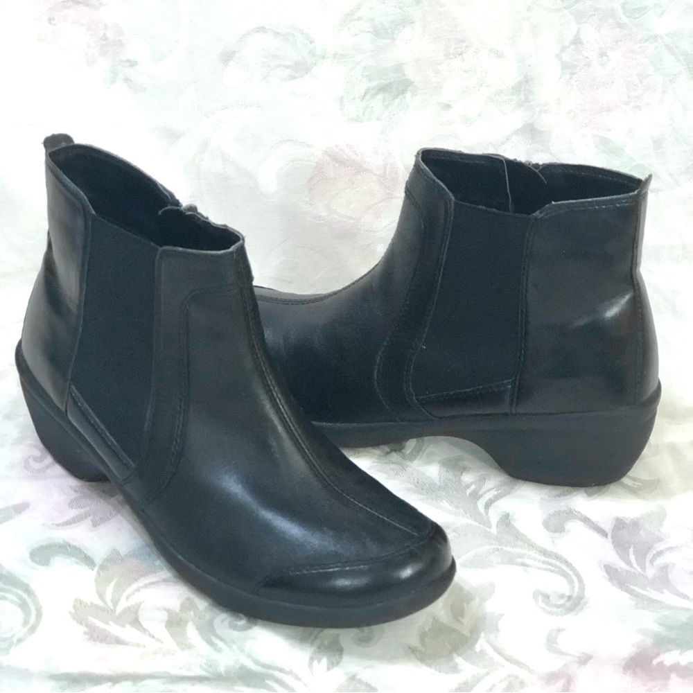 Easy Spirit Brenley Black Leather w/Stretch Panels Zip Booties Explore 24 Sz 9M - Picture 2 of 12